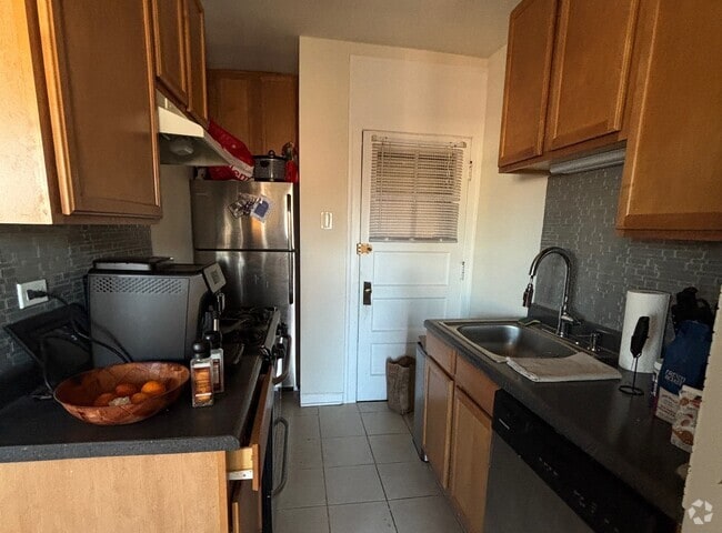 Building Photo - 3321 N Lakewood Ave Unit 1251-3 Rental
