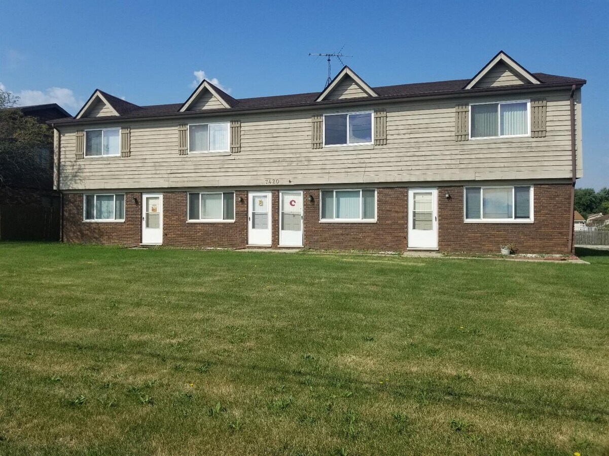 Photo - 7420 Whitcomb St