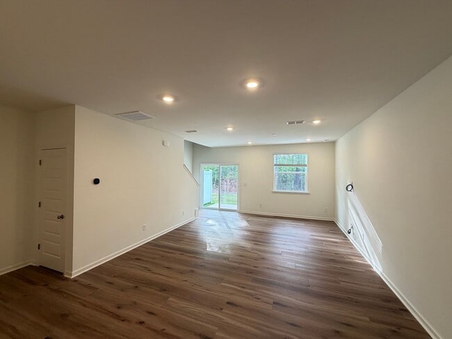 Photo - Mebane / Townhouse