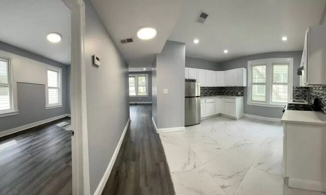 Photo - 356 Leslie St Unidad 2