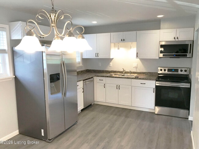 Photo - 5208 Regent Way