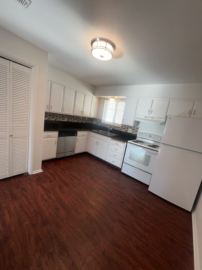 Photo - 351 Park Creeke Ln Unit B