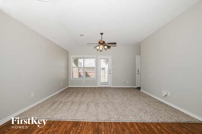 Photo - 1309 Honeywood Ln