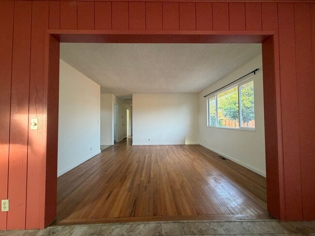 2006 Ernest Way