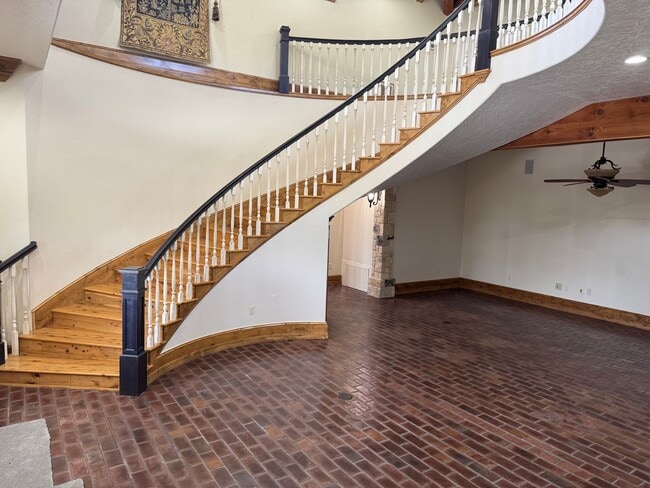 Photo - 507 E 16th St