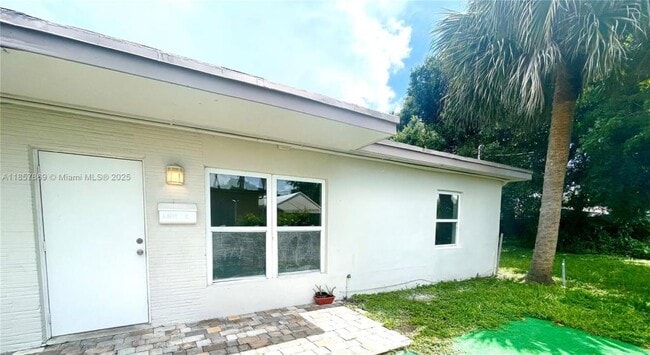 Building Photo - 1004 SW 24th Ave Rental