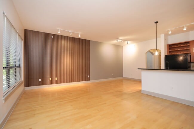 Building Photo - 1901 Post Oak Blvd Unit 2109