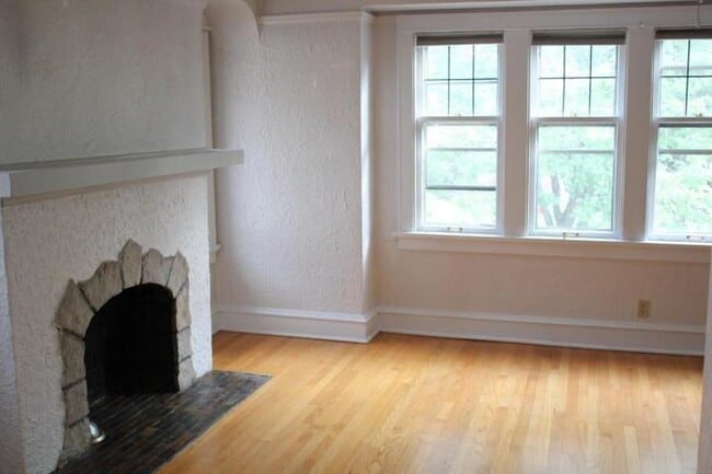 Photo - 1614 E Newton Ave