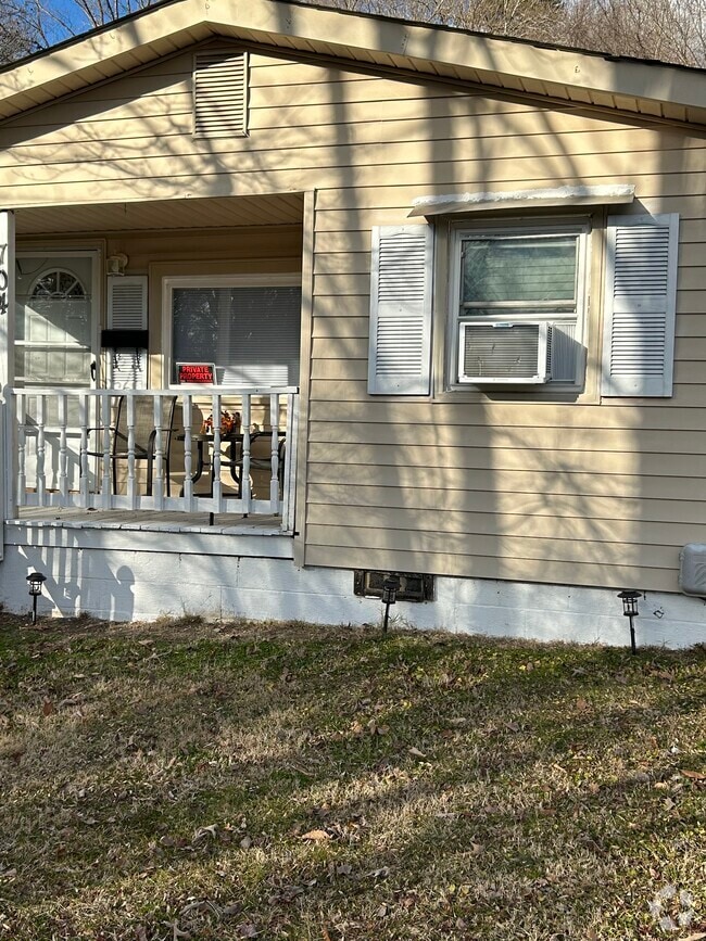 Building Photo - 704 3rd St Rental
