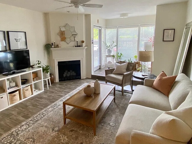 Photo - 1820 E Morten Ave Unidad 113