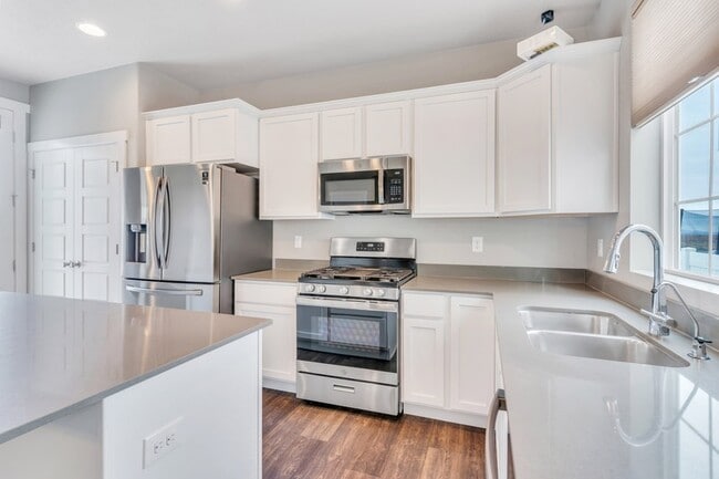 Building Photo - 5749 W Osprey Dr