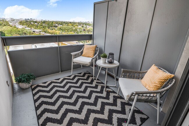 Photo - 111 Ridelle Avenue Apartments