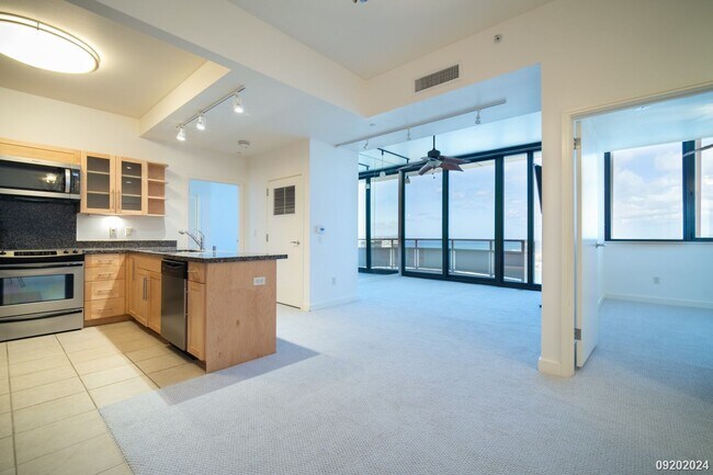 Photo - 2BR/2BA/2PKG in Keola Lai, Kakaako. Ocean, city & sunset views!
