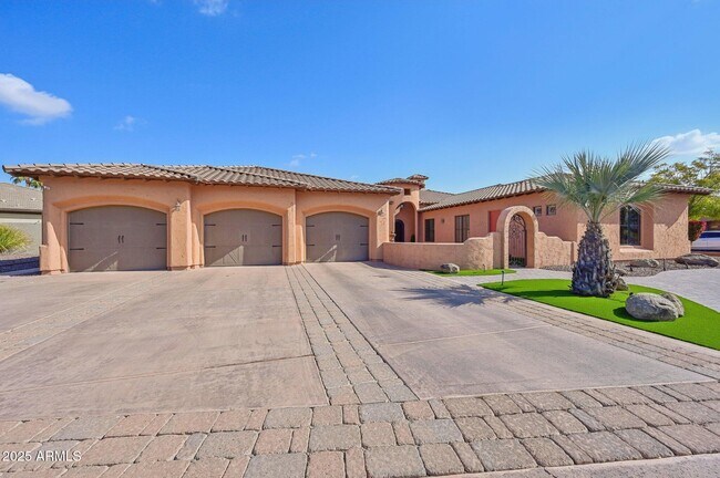 Photo - 351 N Cloverfield Cir House