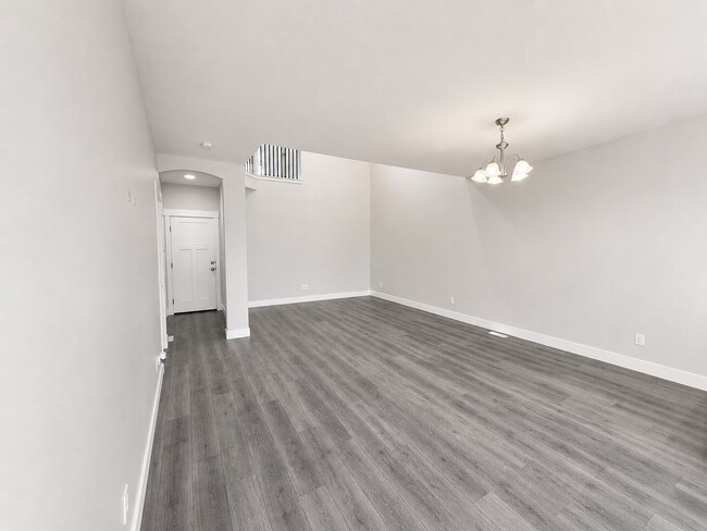 4492 W Watchmen Wy