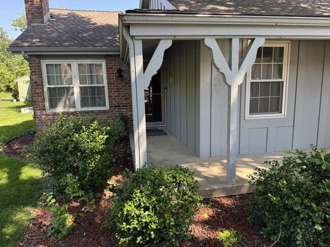 Building Photo - 10121 Edelweiss Cir