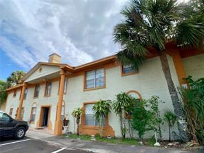 Building Photo - Essex Park Villas Condominium Unit A