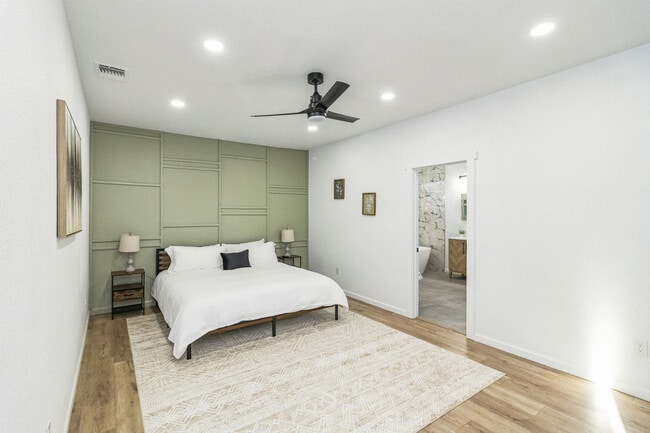 Photo - 2306 E Houston St Unidad ID1328945P