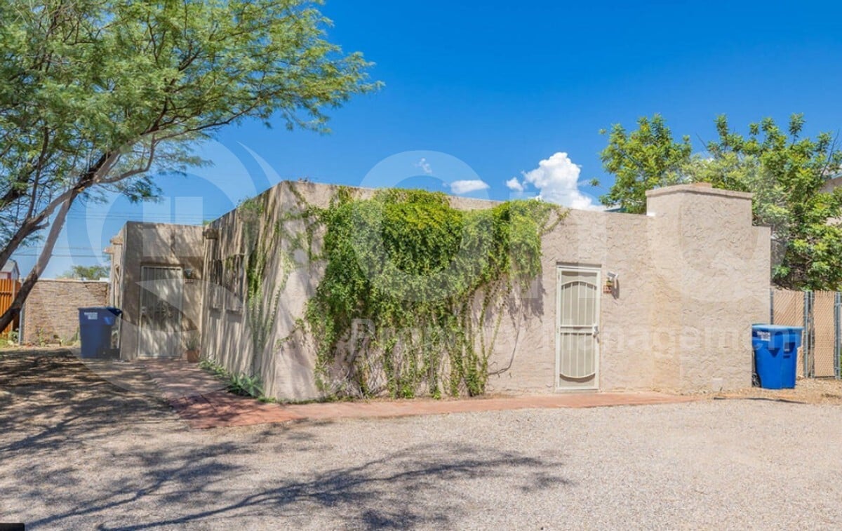 Photo - 333 E Adams St