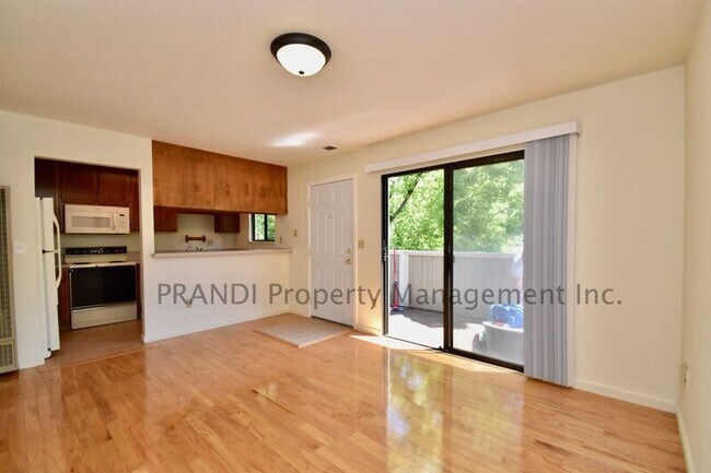 Photo - 18 Somerset Pl