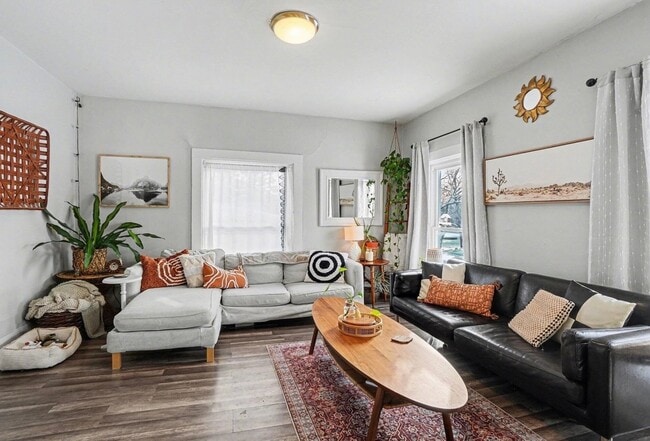 913 Elliott Ave