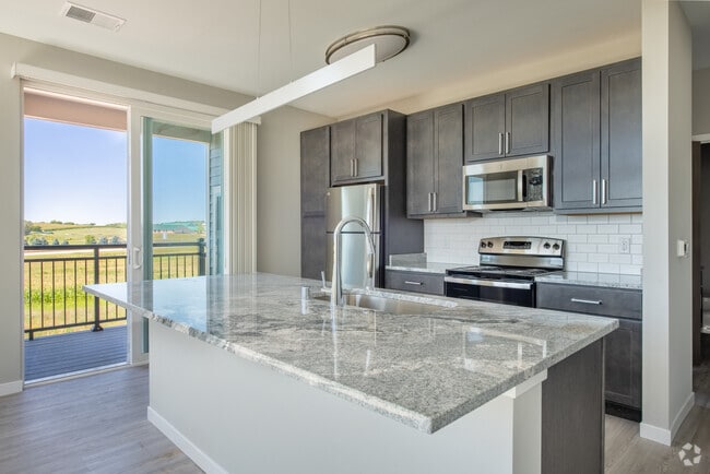 2BR, 2BA - 1045SF