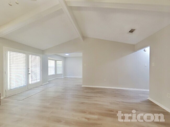 Photo - 934 Robinwood Dr