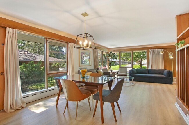 435 Lynn Terrace