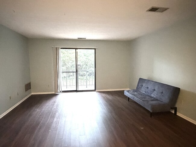 Photo - 518 Riddle Rd
