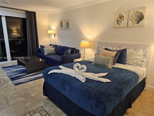 Building Photo - 19201 Collins Ave Unit 246