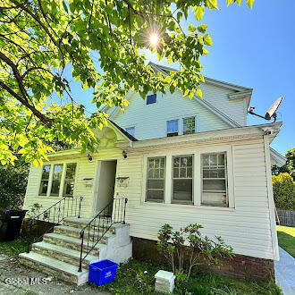 Photo - 2121 Burdett Ave