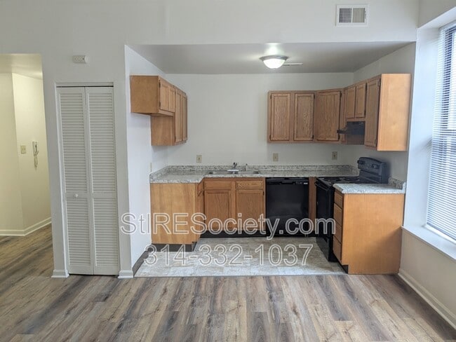 Building Photo - 2707 Russell Blvd Unit B Rental