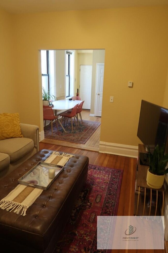 Photo - 1311 N Bosworth Ave Unit 2M