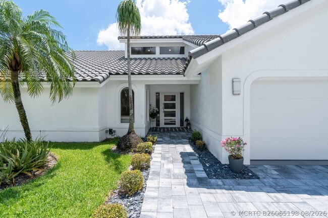 Photo - 23246 L'Ermitage Cir