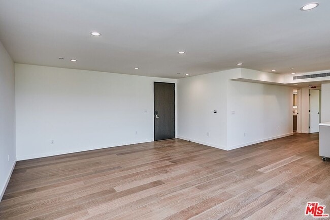 Photo - 328 N Maple Dr Unit 302