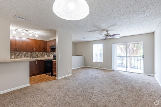1BR, 1BA - 900SF - Breakers Premium - Living/Dining Room