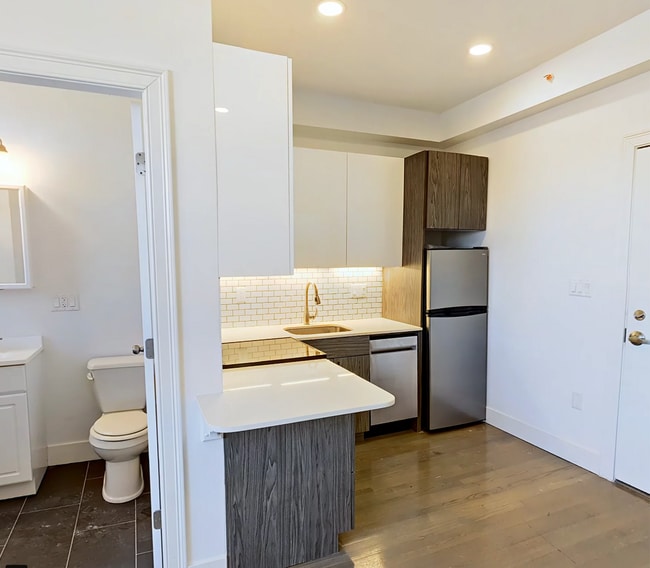 Building Photo - 8 Berry St Unit 35 Rental