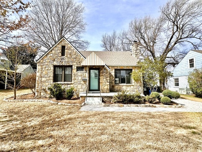 Building Photo - Charming Mid-Tulsa Home