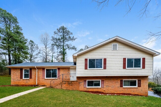 Adorable 4 Bedroom Home - Adorable 4 Bedroom Home