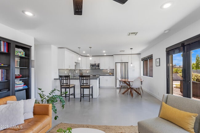 Photo - 1218 E Clarendon Ave