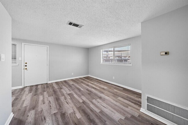 Photo - 4804 Merwin St Unidad 4