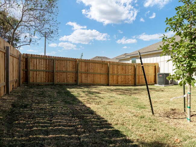 Photo - 5110 Rose Gdn Lp