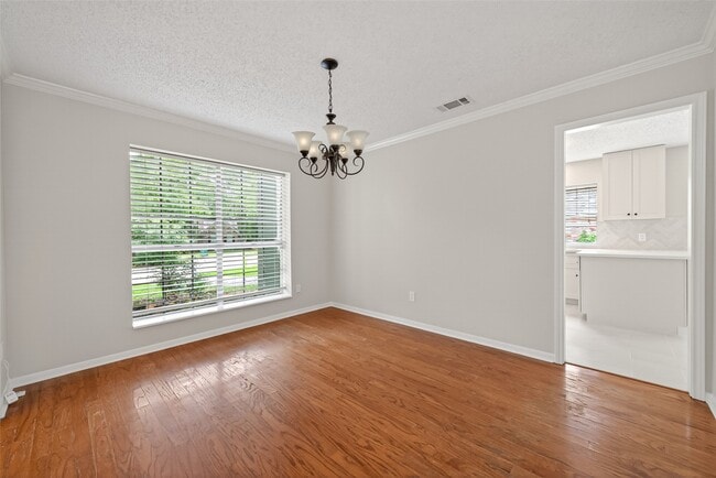 Photo - 106 Breezy Point Pl