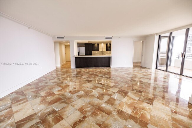 Photo - 151 SE 15th Rd Unidad 1201