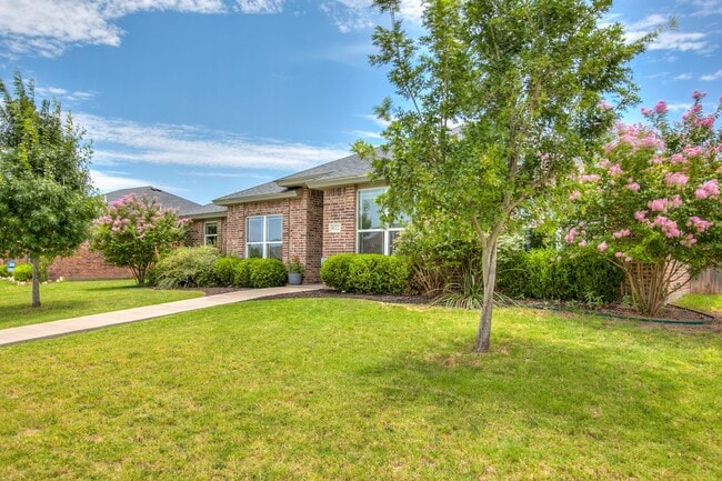 Photo - 5022 Red Oak Ln