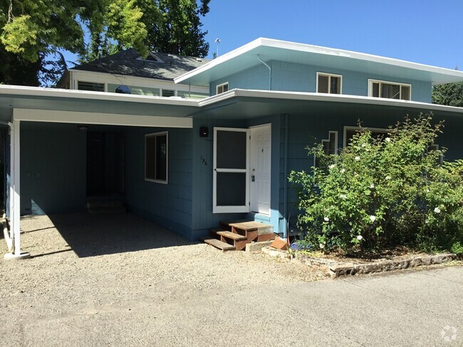 Building Photo - Jefferson St Duplex Rental