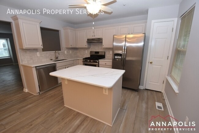 Photo - 544 Francis Nicholson Way