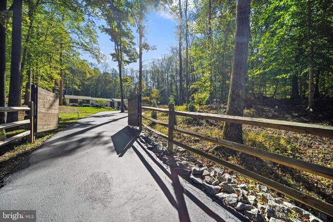 Photo - 7511 Willowbrook Rd