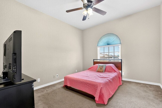 Photo - 6005 Newcastle Dr