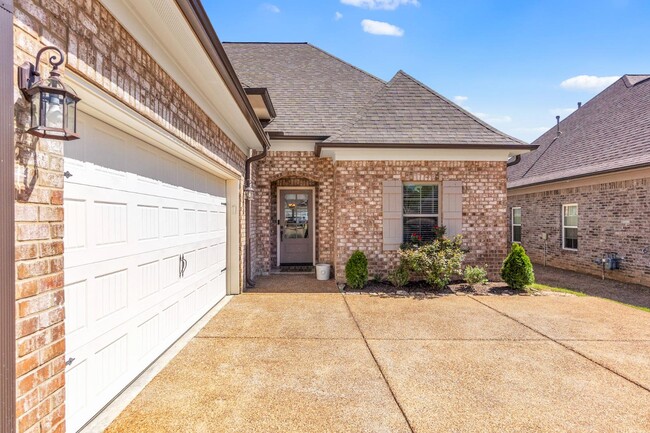 Photo - 2094 Watson Vw W